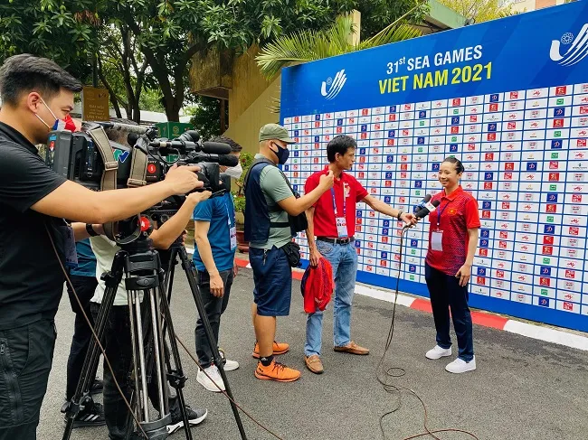 Phóng viên thể thao ăn, ngủ cùng... thể thao Việt Nam ảnh 3