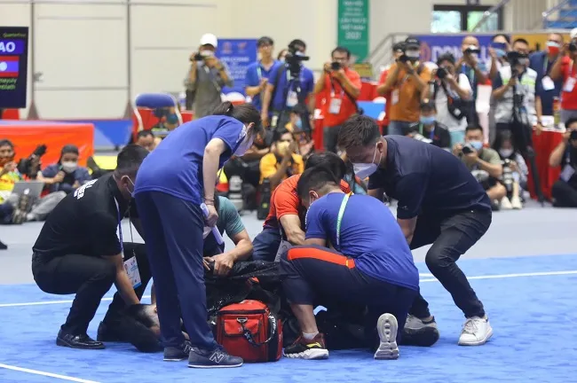 Phóng viên thể thao ăn, ngủ cùng... thể thao Việt Nam ảnh 4