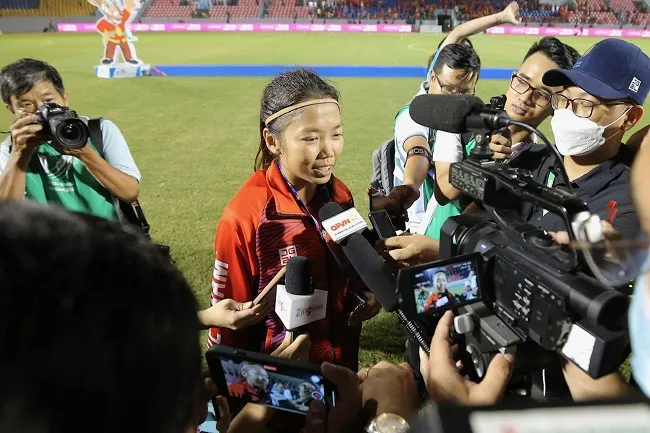 Phóng viên thể thao ăn, ngủ cùng... thể thao Việt Nam ảnh 7