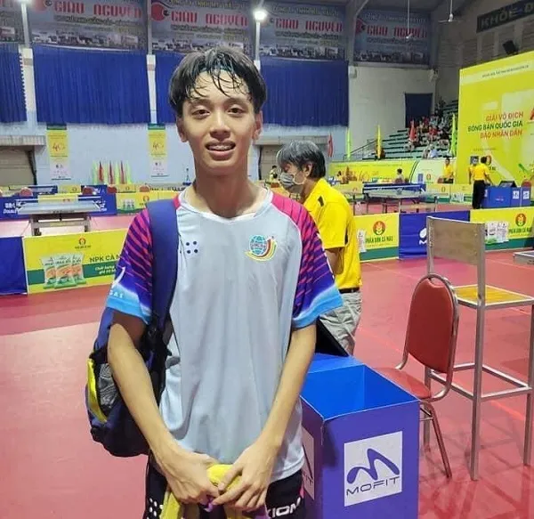 Bùi Hữu Huy đang là một trong những VĐV nam trẻ bóng bàn có chuyên môn tốt thời gian qua. Ảnh: NGUYỄN LONG