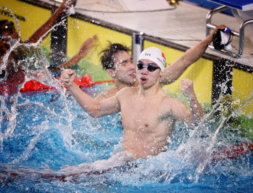 Kình ngư Nguyễn Huy Hoàng nhận thưởng nhiều nhất SEA Games 31 ảnh 1