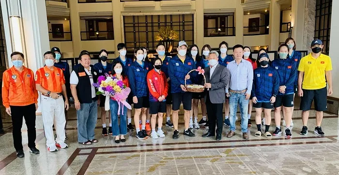 Đội bóng chuyền nữ Việt Nam đã tới Nakhon Ratchasima chuẩn bị cho giải đấu. Ảnh: NGUYỄN LƯU