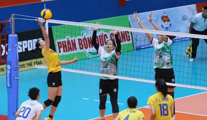 Bóng chuyền nữ Vĩnh Phúc (áo trắng) dự Đại hội thể thao toàn quốc năm nay. Ảnh: T.THẢO