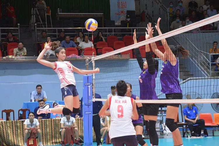 Cầu thủ bóng chuyền trẻ rất chờ đợi những sự đổi mới hơn trong giải đấu dành cho mình. Ảnh: ĐĂNG TRIỀU