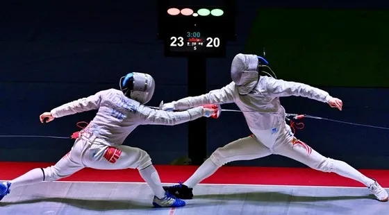 VĐV đội tuyển đấu kiếm Việt Nam là những người cuối cùng đã được nhận thưởng. Ảnh: Q.T