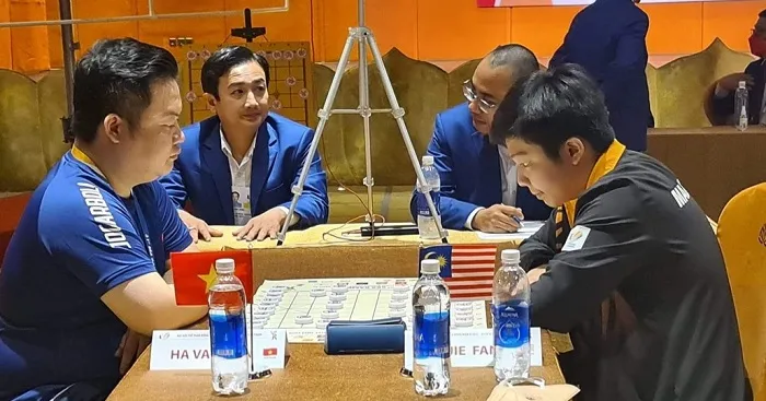 Hà Văn Tiến (trái) từng thi đấu thành công tại SEA Games 31 vừa qua. Ảnh: NGUYỄN THÀNH TRUNG