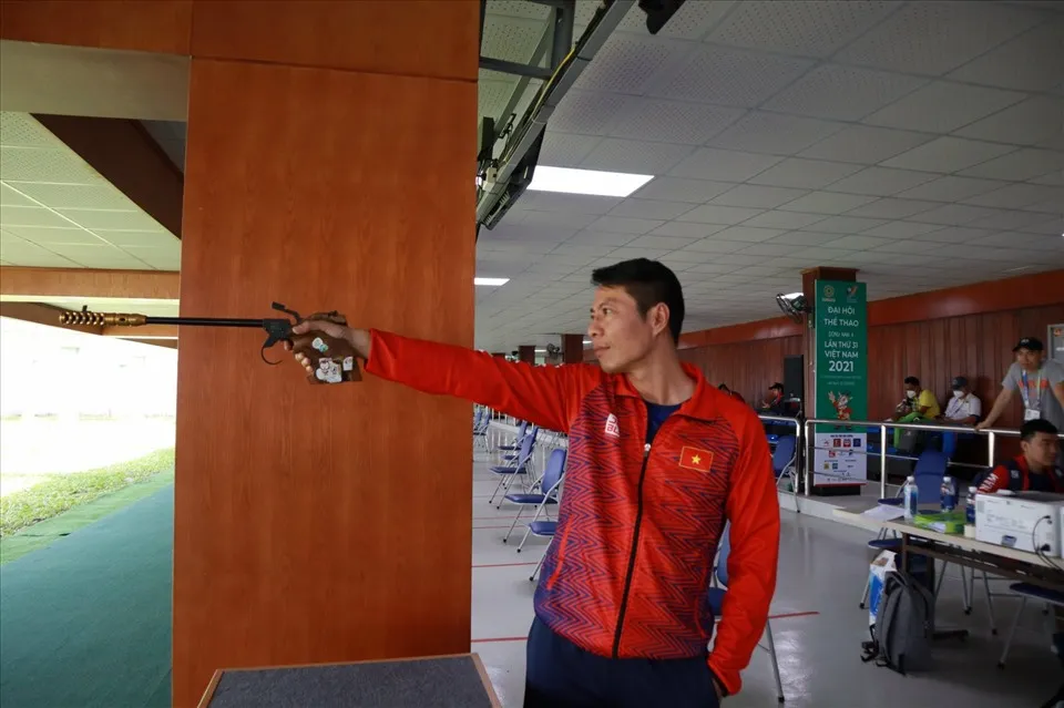 Xạ thủ Trần Quốc Cường sẽ là một trong những gương mặt lớn tuổi nhất dự Đại hội thể thao toàn quốc tới đây? Ảnh: LƯỢNG LƯỢNG