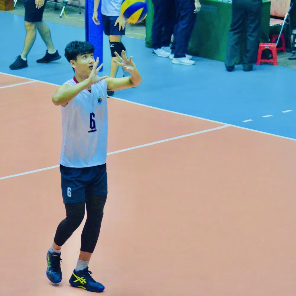 Chủ công Phạm Văn Hiệp đã chơi hiệu quả nhất tại trận chung kết qua đó cùng đồng đội giành chiến thắng cho nam Biên Phòng. Ảnh: V.HIỆP