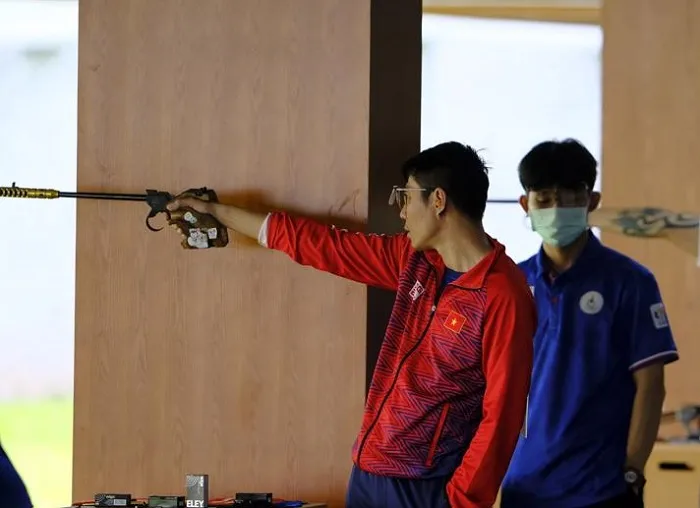 Xạ thủ Trần Quốc Cường là một trong những gương mặt ở tuổi 50 dự Đại hội thể thao toàn quốc năm nay. Ảnh: TÚ TÚ
