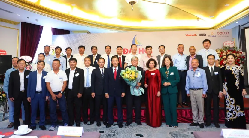 Ban chấp hành khóa mới của Liên đoàn đua thuyền Việt Nam. Ảnh: LƯỢNG LƯỢNG