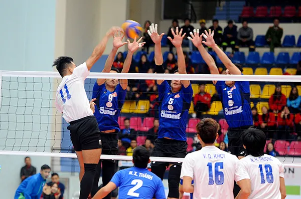 Ninh Bình (áo trắng) không muốn một lần nữa thất bại ở chung kết Đại hội thể thao toàn quốc. Ảnh: V.D