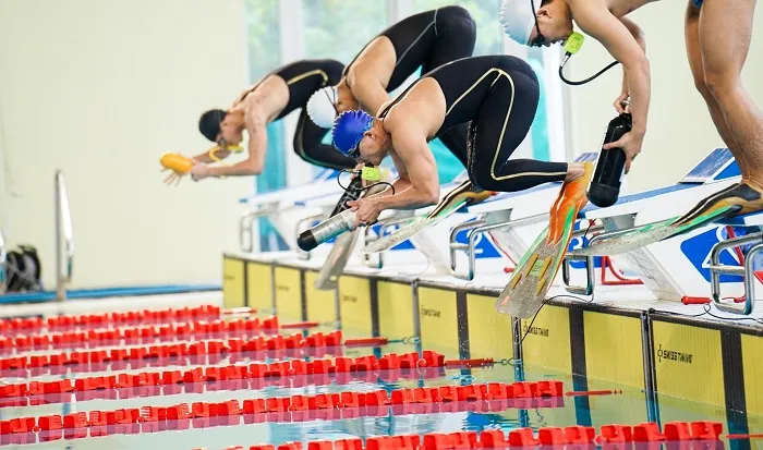 Các VĐV đang tranh tài quyết liệt cho tới ngày cuối của môn lặn. Ảnh: HCMfinswimming