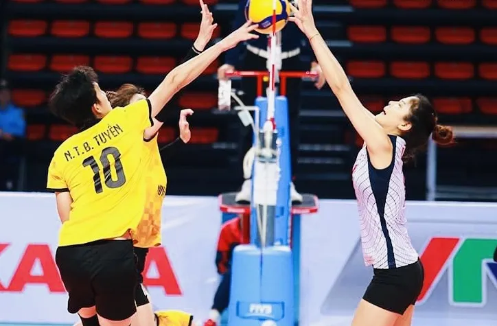 Cầu thủ Quân đội (áo trắng) đã chiến thắng để vào chung kết Đại hội thể thao toàn quốc lần 9-2022. Ảnh: T.THẢO