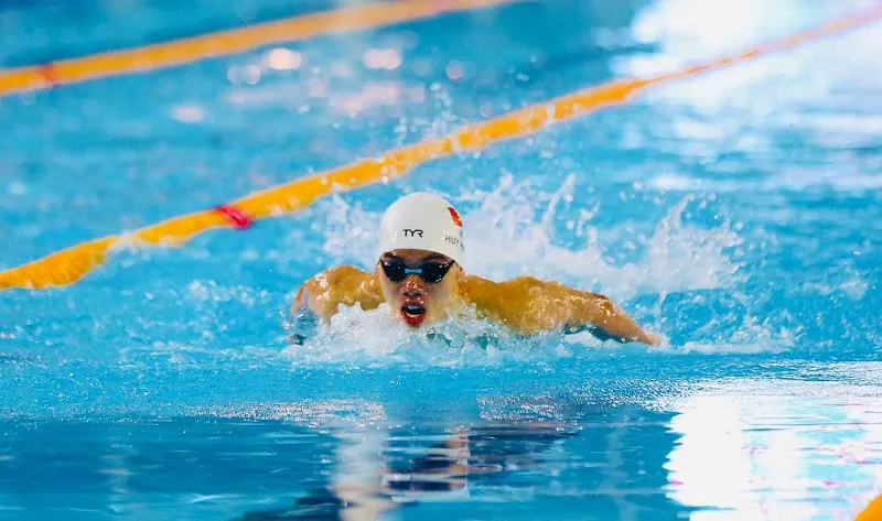 Kình ngư Huy Hoàng đã giành tấm HCV đầu tiên cho mình tại Đại hội thể thao toàn quốc năm nay. Ảnh: LƯỢNG LƯỢNG