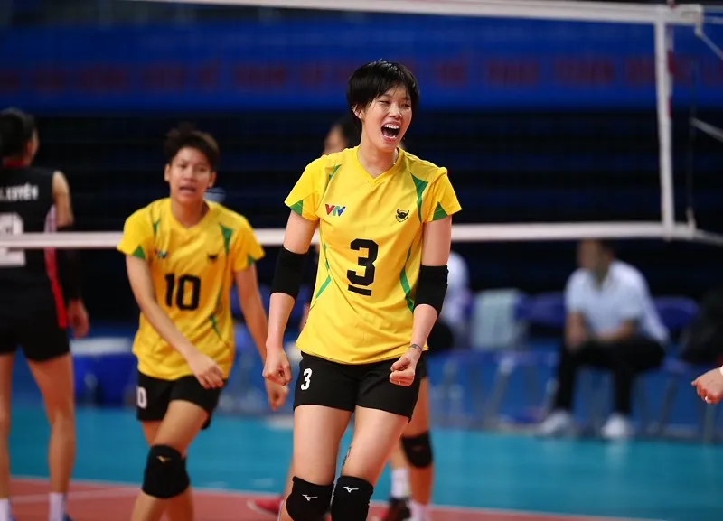 Thanh Thúy và đồng đội vui mừng khi lọt vào chung kết năm nay. Ảnh: DŨNG PHƯƠNG