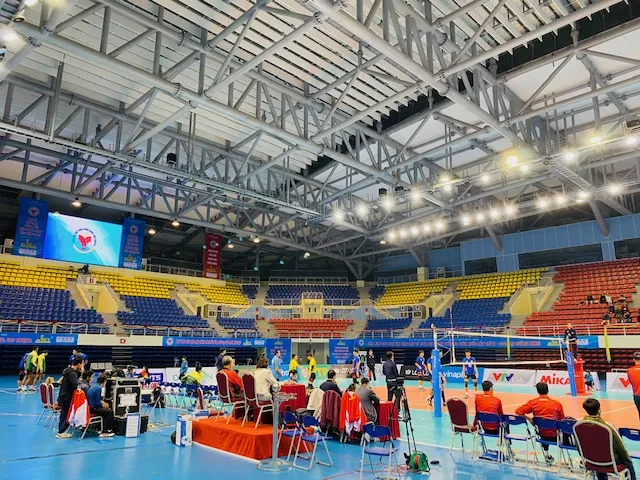 Nhà thi đấu bóng chuyền của Đại hội thể thao toàn quốc vắng khán giả là một bài toán để nhà tổ chức phải xem xét. Ảnh:D.P