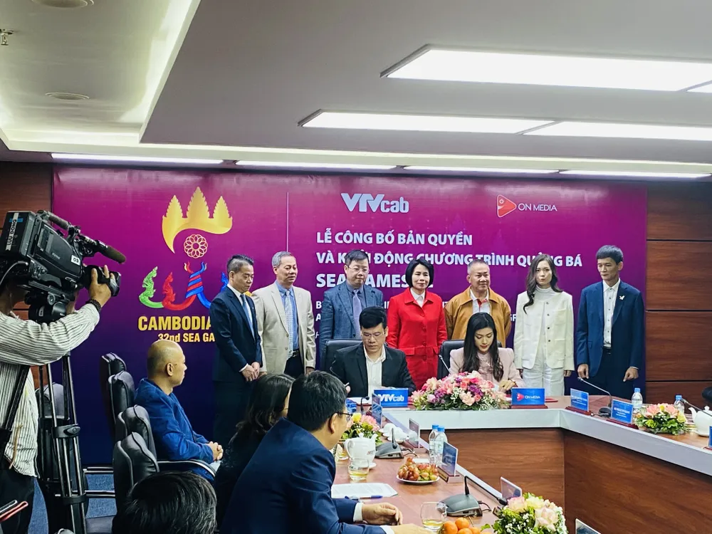 Các bên đã thực hiện ký kết về bản quyền truyền hình SEA Games 32. Ảnh: MINH CHIẾN
