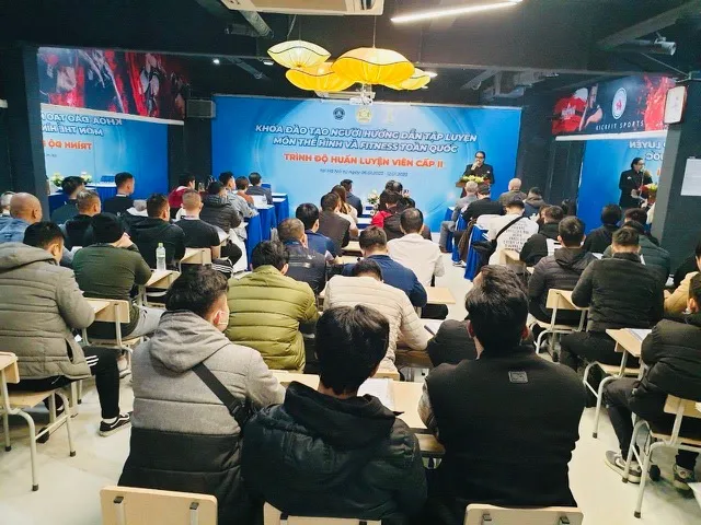 Học viên tham gia lớp đào tạo của Liên đoàn cử tạ và thể hình Việt Nam. ảnh: N.H.MINH