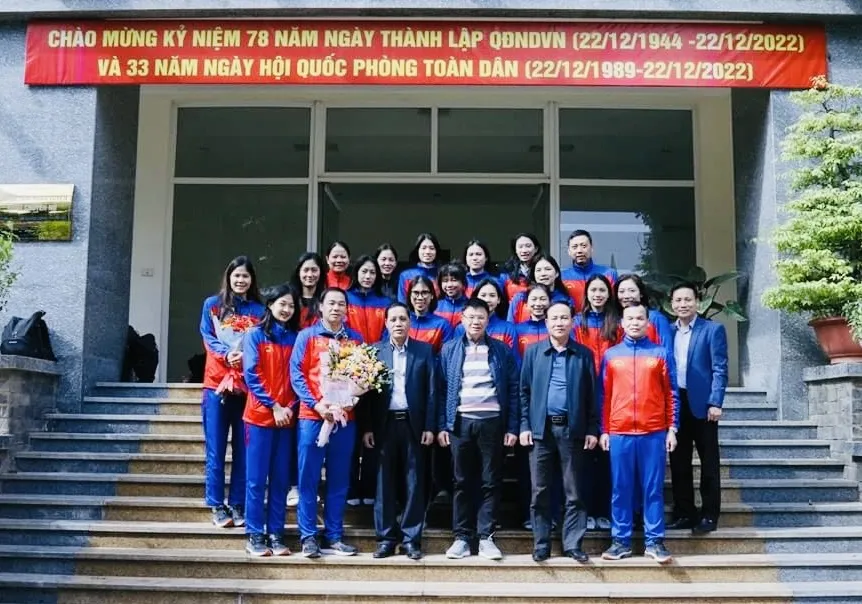 Đội nữ Bộ tư lệnh Thông tin trước mắt tập trung đào tạo trẻ và tăng cường cầu thủ tốt lên tuyến 1 để cọ xát thi đấu. Ảnh: TH.TIN