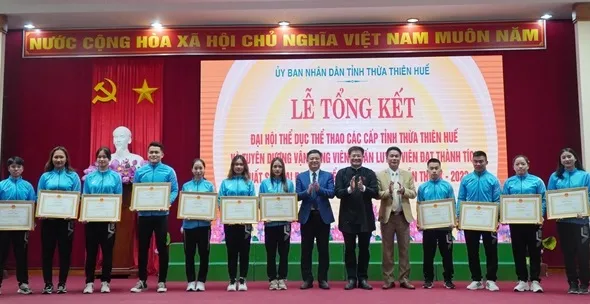 VĐV thể thao TT-Huế được nhận bằng khen. Ảnh: S.THÙY
