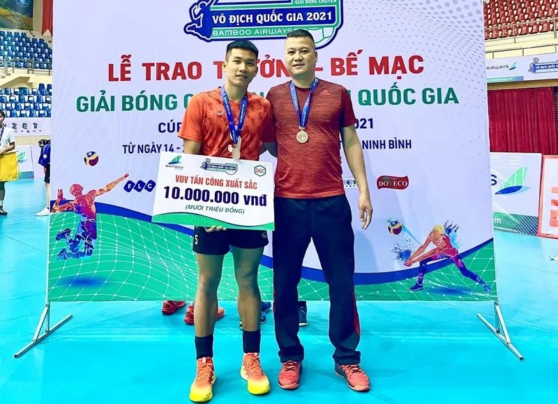 Năm 2021, Nguyễn Văn Quốc Duy từng đánh thuê cho Thể Công và giành HCB giải vô địch quốc gia cho đội bóng của HLV trưởng Thái Anh Văn. Ảnh: MINH CHIẾN