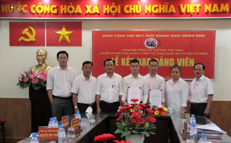 Nguyễn Văn Đương đã được kết nạp Đảng và luôn tự hào khi trở thành một Đảng viên Đảng Cộng sản Việt Nam. Ảnh: MINH MINH