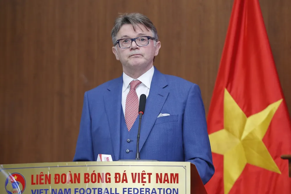 HLV Philippe Troussier đặt mục tiêu giành HCV tại SEA Games 32. Ảnh: MINH HOÀNG