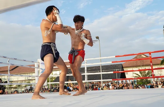 Nguyễn Trần Duy Nhất từng thi đấu muay ngoài trời tại Hội An (Quảng Nam). Ảnh: LÊ TRUNG Nguyễn Trần Duy Nhất từng thi đấu muay ngoài trời tại Hội An (Quảng Nam). Ảnh: LÊ TRUNG