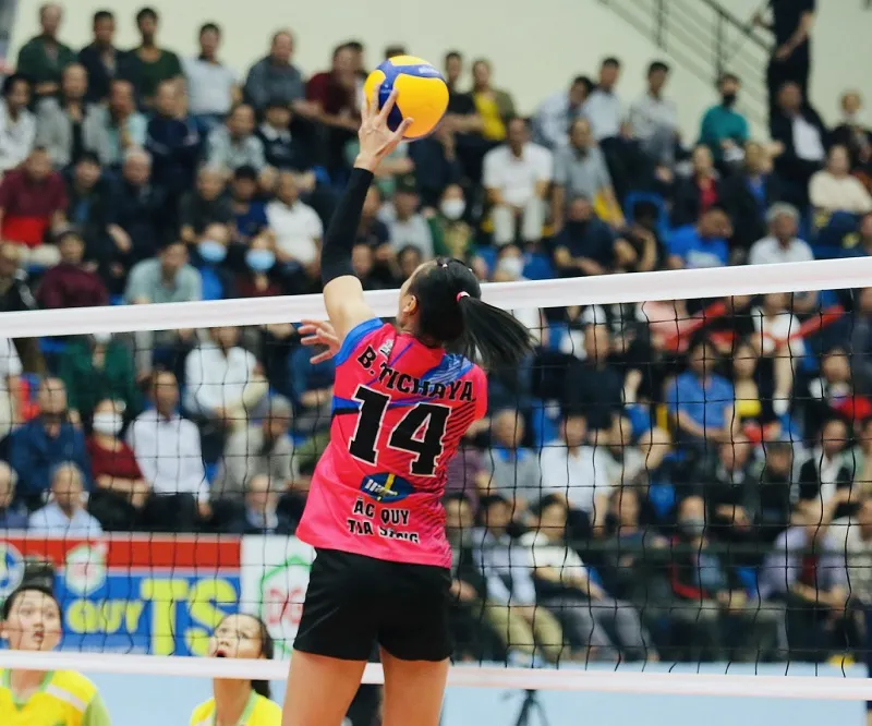 Cầu thủ Tichaya (Thái Lan) đang là gương mặt quan trọng của đội Hóa chất Đức Giang tại mùa giải 2023 này. Ảnh: T.THẢO