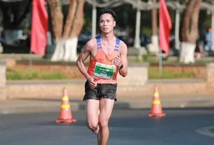 Hà Văn Nhật góp mặt tranh tài ở Lai Châu trong cự ly 10km chuyên nghiệp nam. Ảnh: NHẬT ANH