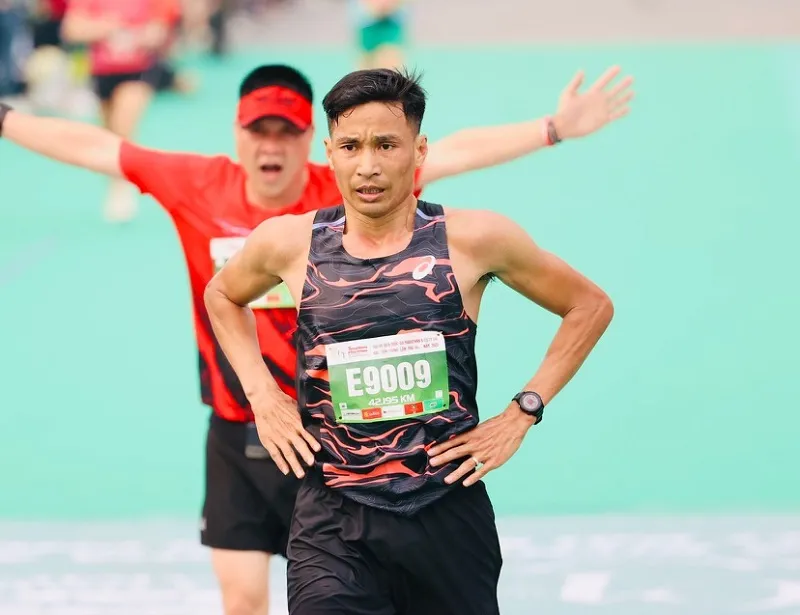 Nguyễn Văn Lai lần đầu thi đấu nội dung marathon - 42km và giành HCB. Ảnh: NHƯ Ý