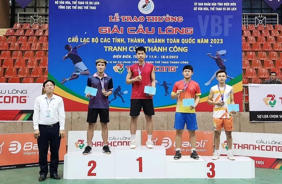 Tay vợt Lê Đức Phát đã lên ngôi vô địch đơn nam. Ảnh: VBF