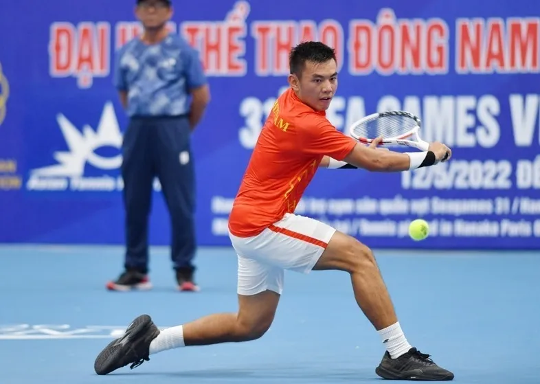 Tay vợt Lý Hoàng Nam đang chuẩn bị chuyên môn cho bản thân hướng tới SEA Games 32 và rất được kỳ vọng đạt được kết quả tốt nhất tại Campuchia. Ảnh: NHẬT ANH