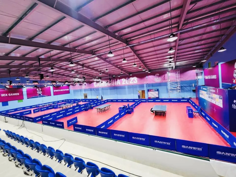Bốn bàn thi đấu được đặt tại khu tranh tài môn bóng bàn của SEA Games 32