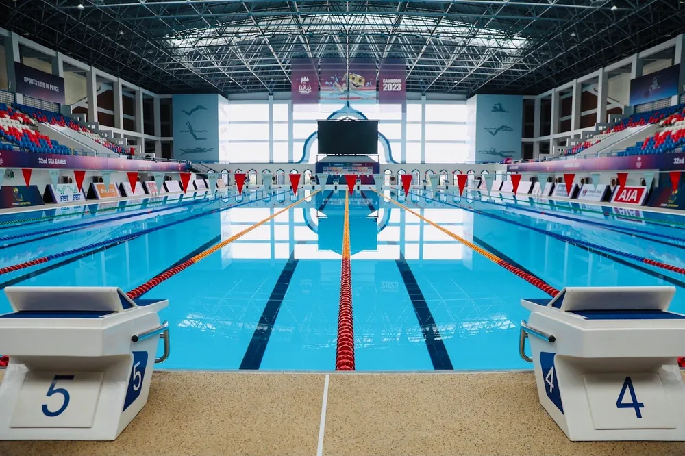 Các bục xuất phát đều được bố trí đúng tiêu chuẩn. Ảnh: DŨNG PHƯƠNG