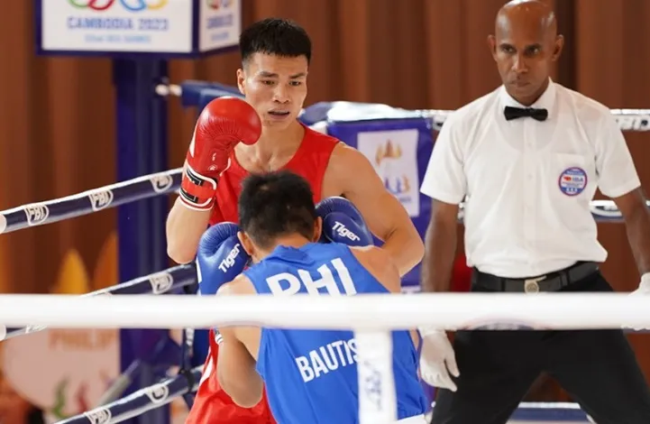 Nguyễn Văn Đương đã bị xử thua về vấn đề sức khỏe khi đang thi đấu. Ảnh: KHÁNH KHÁNH