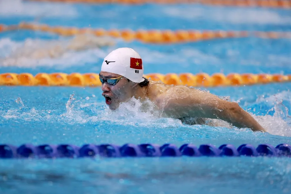 Kình ngư Trần Hưng Nguyên thể hiện ưu thế ở nội dung 400m hỗn hợp cá nhân nam tại SEA Games 32. Ảnh: DŨNG PHƯƠNG