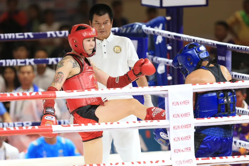 Tuyển thủ Bùi Yến Ly có chiến thắng áp đảo trước đối thủ để giành HCV. Ảnh: DŨNG PHƯƠNG