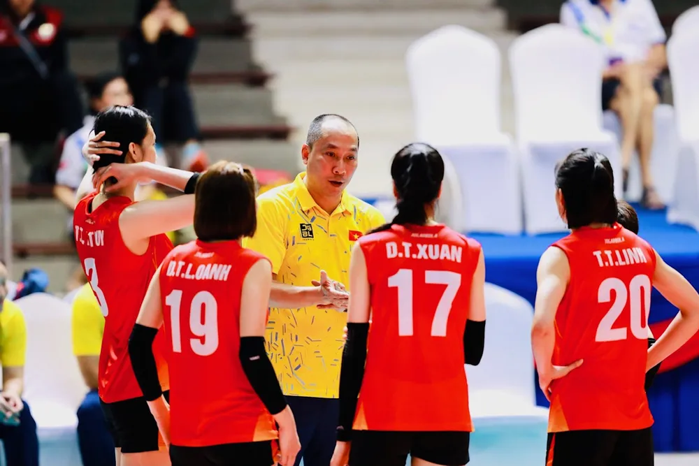 HLV Nguyễn Tuấn Kiệt đã phải điều chỉnh nhiều trong các ván đấu và chúng ta chỉ có chiến thắng chung cuộc sau khi vượt qua đối thủ tại ván thứ năm. Ảnh: DŨNG PHƯƠNG HLV Nguyễn Tuấn Kiệt đã phải điều chỉnh nhiều trong các ván đấu và chúng ta chỉ có chiến thắng chung cuộc sau khi vượt qua đối thủ tại ván thứ năm. Ảnh: DŨNG PHƯƠNG