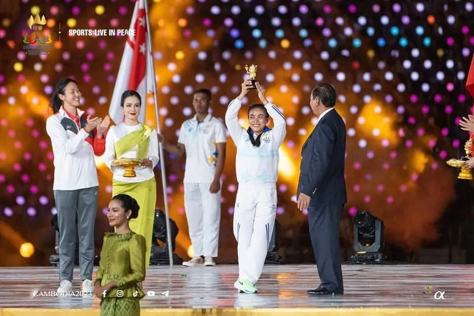 Các VĐV xuất sắc nhất SEA Games 32 được vinh danh. Ảnh: CAMSOC