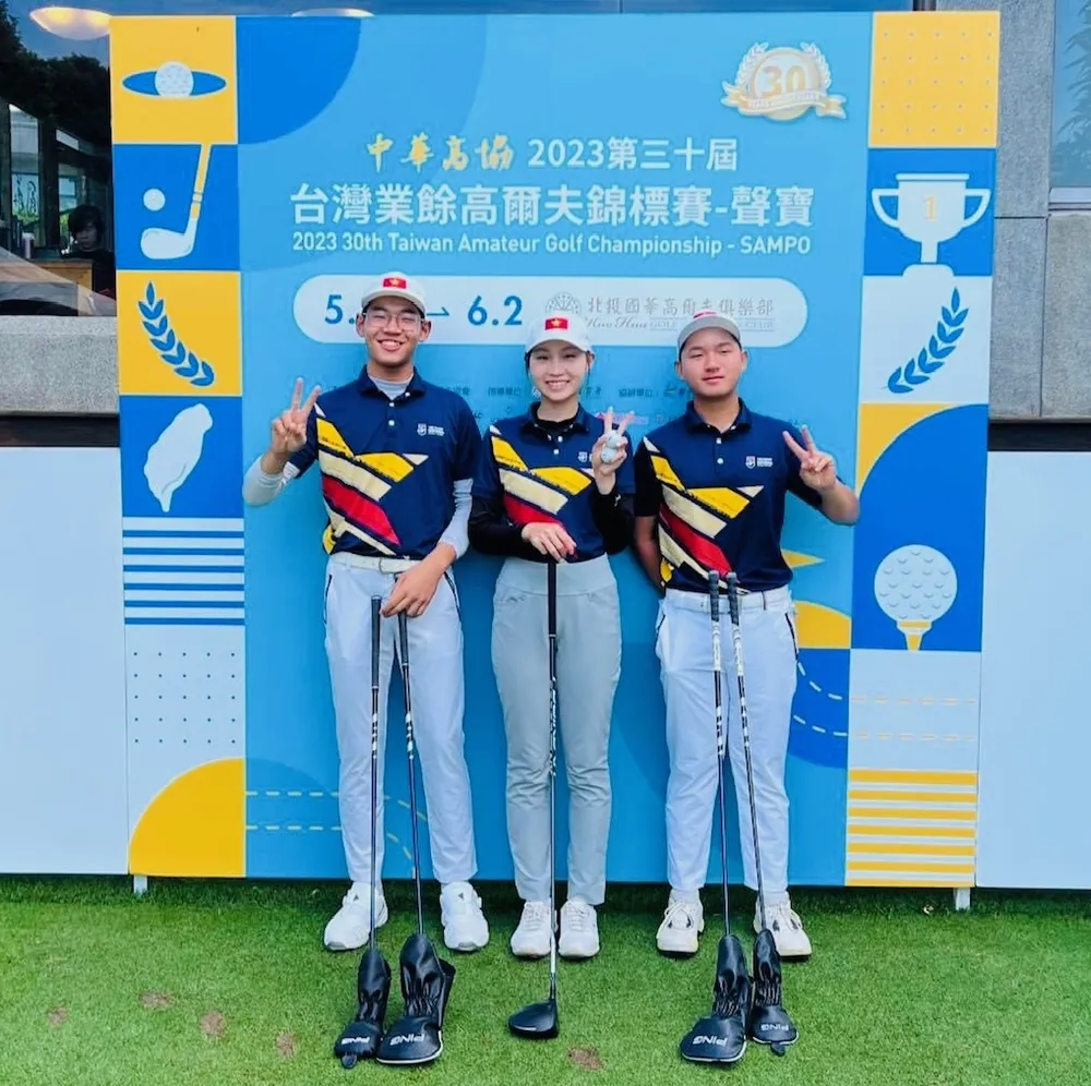 Khánh Hưng, Khuê Minh, Anh Minh đã có buổi làm quen với sân thi đấu trong ngày 29-5. Ảnh: VGA