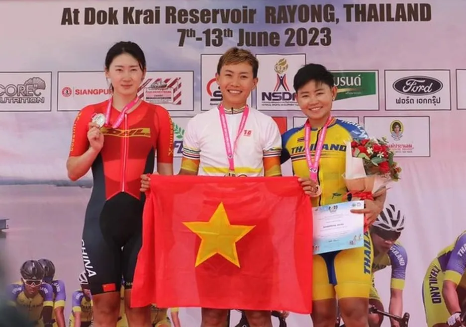 Tuyển thủ Nguyễn Thị Thật làm nên bất ngờ cho xe đạp Việt Nam khi đạt thành tích và chúng ta có suất Olympic Paris (Pháp) 2024. Ảnh: THAI CYCLING