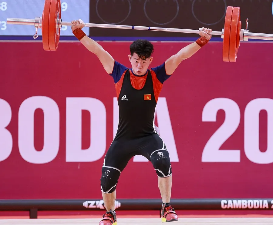 Thể thao Việt Nam luôn chờ đợi thành tích huy chương Olympic từ môn cử tạ nhưng chúng ta vẫn thiếu chuyên gia dinh dưỡng, chuyên gia thể lực theo sát cùng tuyển thủ đội tuyển quốc gia từ tập huấn cho tới thi đấu. Ảnh: DŨNG PHƯƠNG