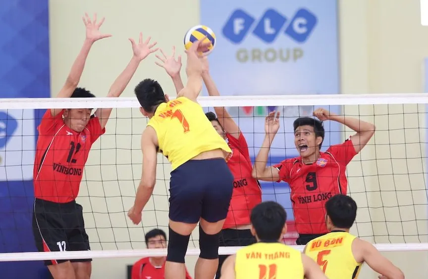 Văn Dữ (9) là cầu thủ quan trọng của đội nam Vĩnh Long thời điểm này. Ảnh: MINH MINH