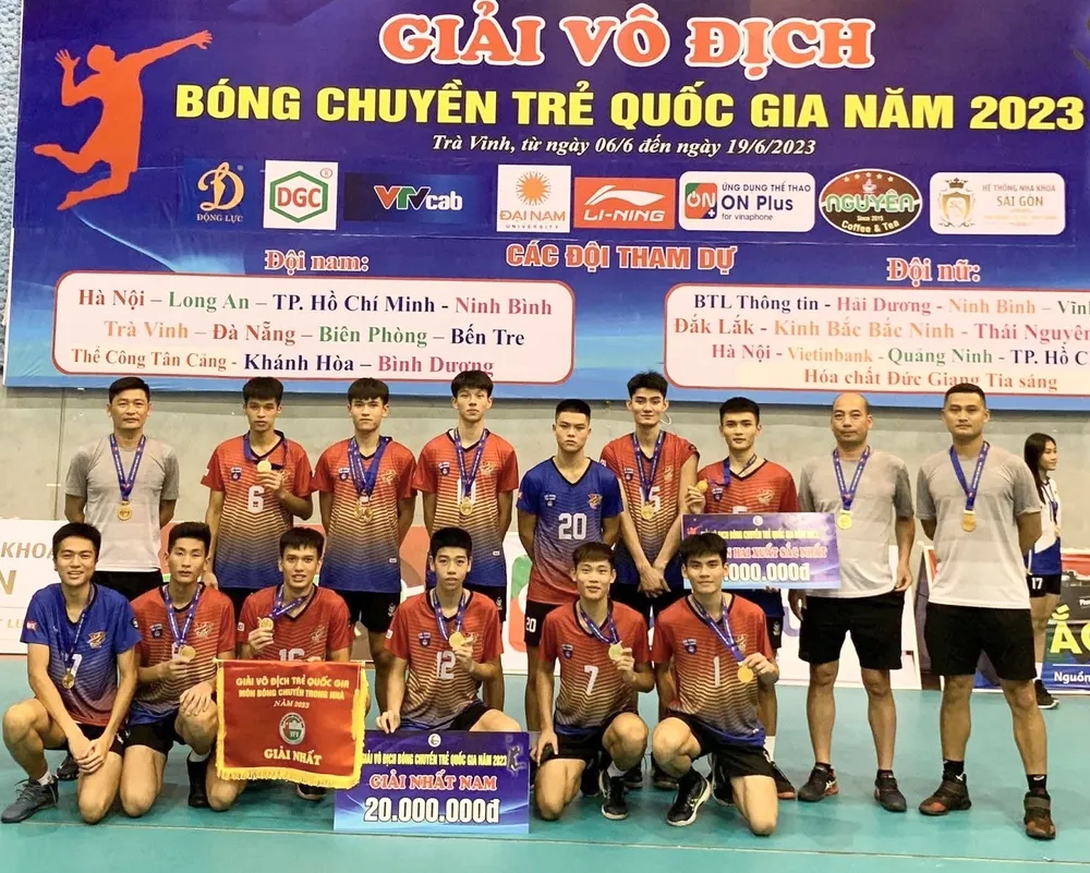 Đội bóng chuyền nam trẻ Thể Công tiếp tục vô địch giải đấu năm nay. Ảnh: MINH MINH