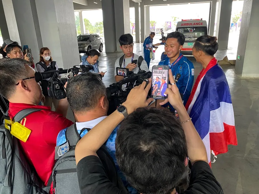 Thể thao Thái Lan có đội ngũ phóng viên tác nghiệp hùng hậu ở mọi kỳ SEA Games. Tại Campuchia vừa qua, rất đông phóng viên của báo giới Thái Lan tác nghiệp ở môn điền kinh.