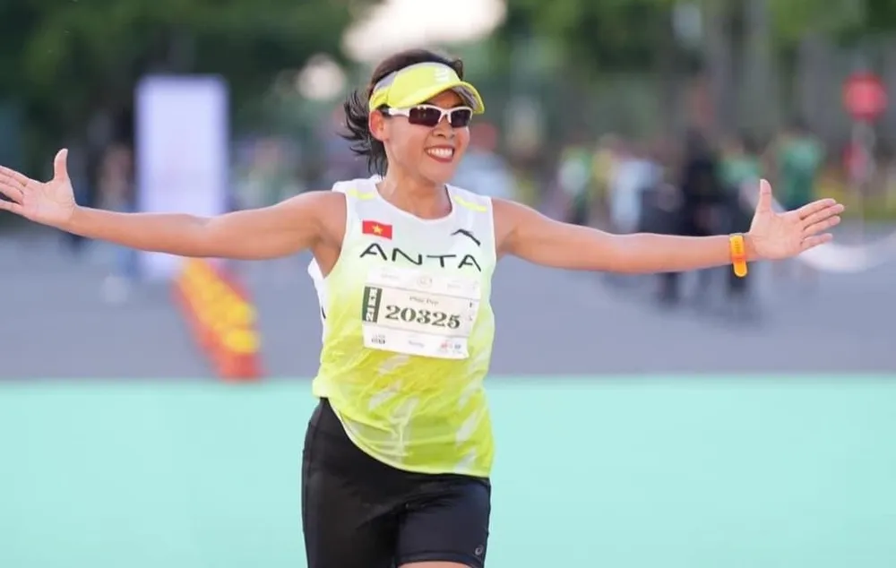 Tuyển thủ Nguyễn Thị Thanh Phúc thi đấu giải marathon tại Tam Kỳ (Quảng Nam). Ảnh: THANH PHÚC