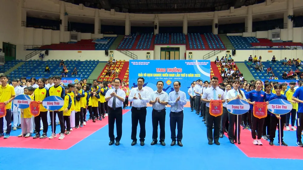 Giải đấu đã khai màn tại Cần Thơ. Ảnh: S.HÀ