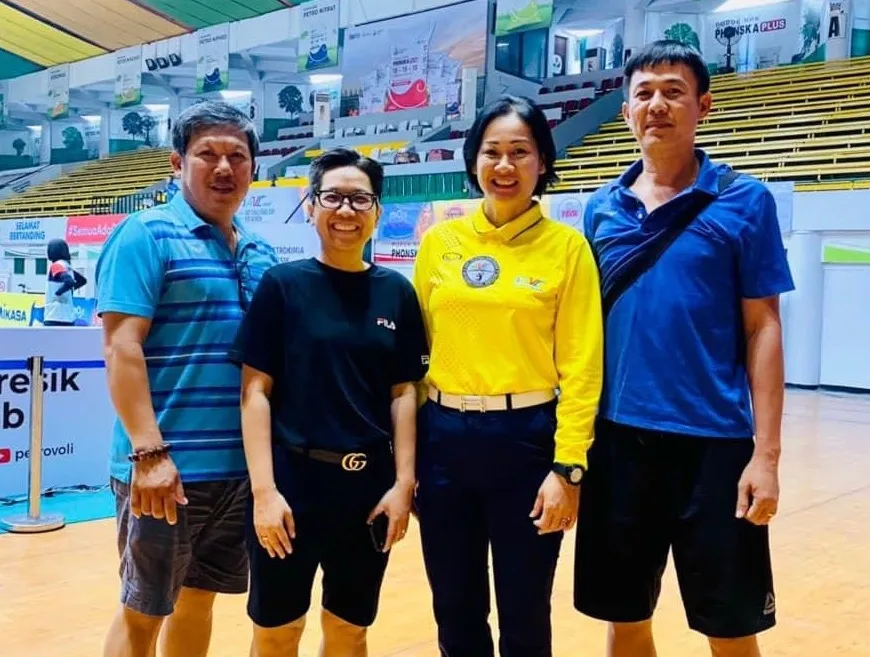 HLV Lê Thái Bình cùng ông Thái Bửu Lâm đã có mặt ở giải AVC Challenge Cup 2023 vừa qua. Ảnh: THANH HOA HLV Lê Thái Bình cùng ông Thái Bửu Lâm đã có mặt ở giải AVC Challenge Cup 2023 vừa qua. Ảnh: THANH HOA