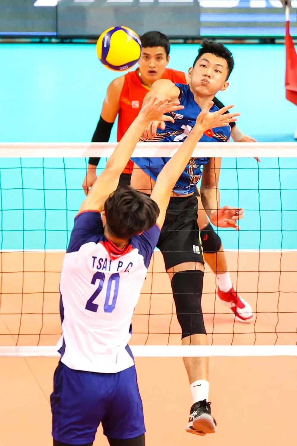 Trương Thế Khải đang chơi tốt tại AVC Challenge Cup 2023 cùng đội tuyển bóng chuyền nam Việt Nam. Ảnh: AVC